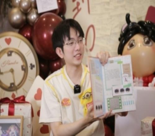 AL發布聖槍哥禮物拆箱：感謝大家準備的禮物Flandre打到80歲