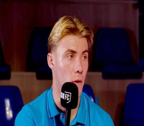 天空体育:曼联关注这2名中场