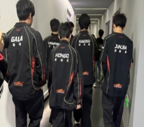 JDG分享照片回顾三月：四月继续，一起往更远的地方走