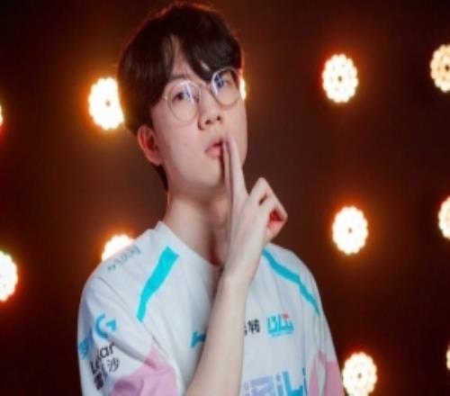 LOL官推预热先锋赛首战BLG对战BFX：Viper对上Diable