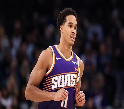 正在成长为全能型内线球员,他反而是太阳更合适的先发中锋人选