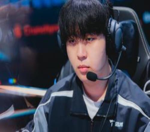 TES打野Kanavi：“今天贏下了，下把努力贏下進(jìn)決賽！”