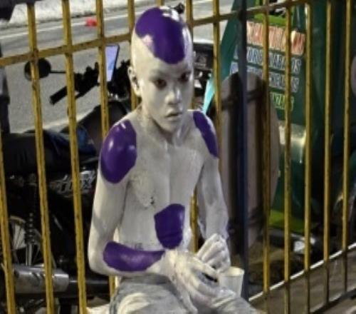 媽媽用乳膠漆幫小孩Cos《龍珠》弗利薩結果洗不掉！網友：永久皮膚