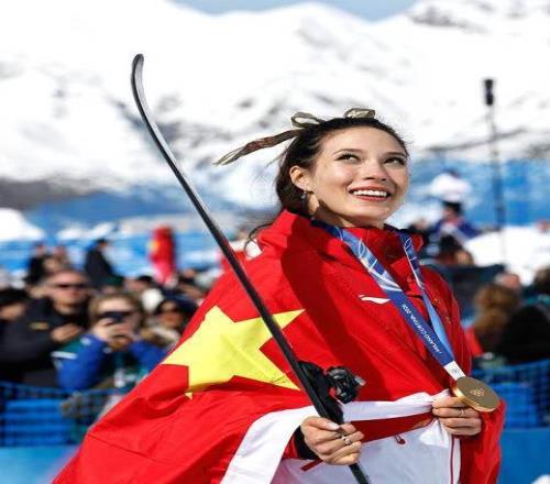 穀愛淩完美收官獲德約祝賀，鄭欽文零互動再掀波瀾，外網也炸鍋了