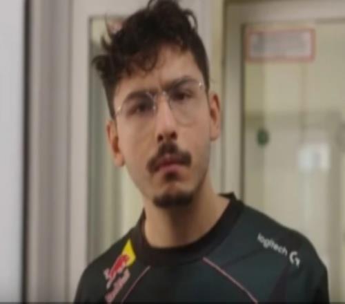 G2分享隊員賽前整活：兄弟們認真點，這不是度假