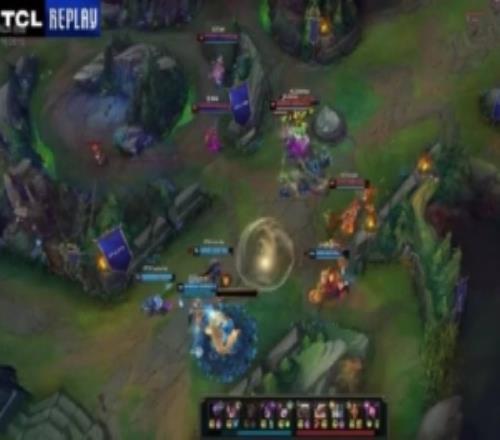 媒体人：Gala那个闪现估计把挂费用光了卡莎玩的叫一个幽默