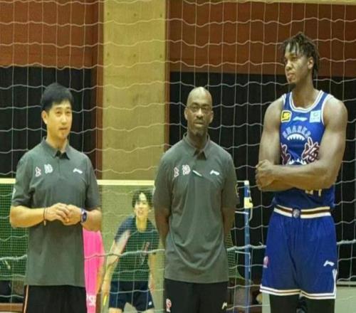 NBA篮板王表现不佳，已经离开上海队张镇麟将成为球队新核心