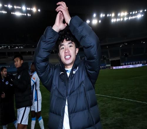 曾因踩单车成名的他,如今意外成上港新援热门,将跟李帅竞争首发