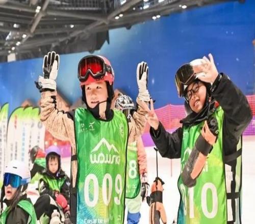 助力校園冰雪運動發展，“綠舟杯”上海市中小學生滑雪錦標賽成功舉辦