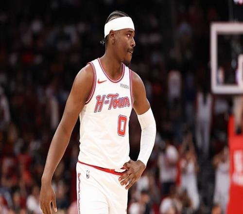 垃圾时间拿下6分2助攻，但火箭替补后场在常规时间的表现非常一般