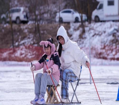 北京双奥文化推广启动，青少年冰上体验活动在延庆举行