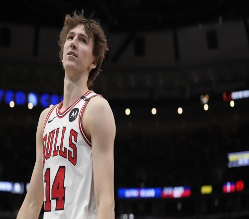 捍卫公牛不败金身!布泽利斯18中11得到27分5篮板