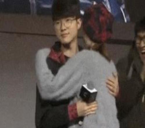 現在再看“守身如玉”的Faker，是不是詮釋了什麽才是真正的職業選手