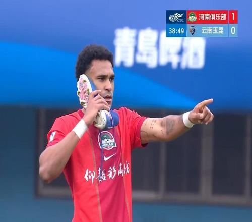 河南锋无力隐现5次得分机会浪费4次,姆布拉中超首球仍差强人意