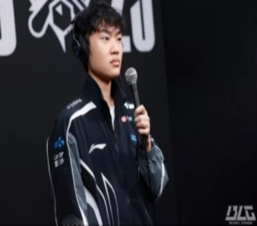 涵艺:左手曾放弃三年1.5E和队友再战一年,没落笔前一切皆有可能