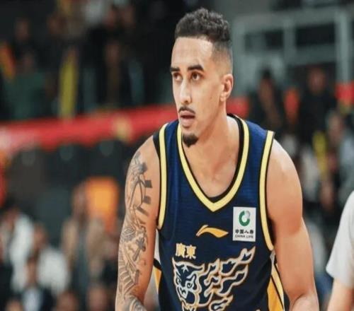 胜深圳发布会!杜锋不满上半场+点年轻球员问题,奎因大赞杜润旺