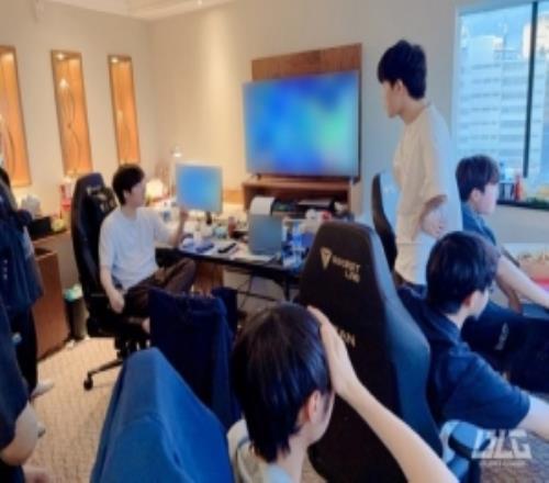 BLG分享队员训练返图：摒除杂念，认真练习！