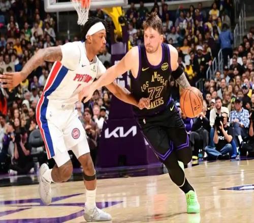 东契奇8失误,湖人末节崩盘!老詹17投17分&双塔4篮板,CC轰27+11