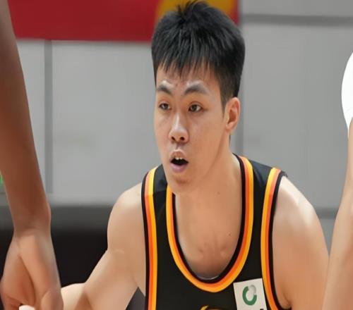 庞峥麟暴走该感谢杜锋!全场处理球无压力,就是不包夹,真看不懂