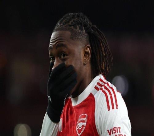 埃泽踢疯了!北伦敦德比首战戴帽,47年第一人,7战热刺轰6球