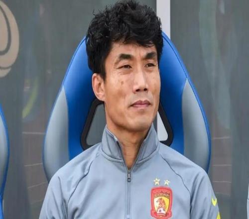 郑智当主教练中超新贵别犯傻,他和邵佳一没有可比性