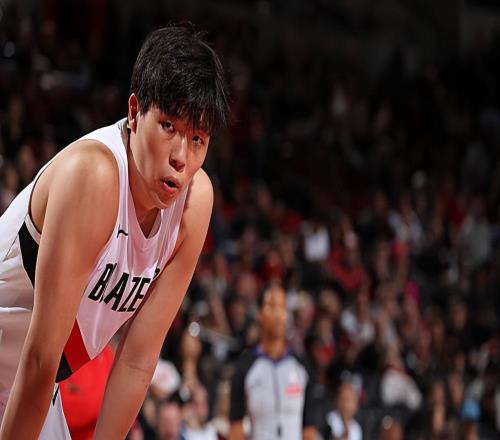 开拓者先发中锋:我和杨瀚森一起对抗彼此竞争,我告诉他要有耐心