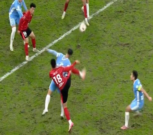 热议成都输球无缘争冠:关键时刻掉链子,转折点是韦世豪受伤