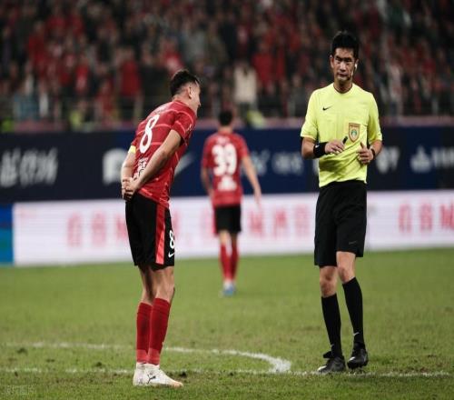 裁判毁掉中超争冠希望足协官宣蓉城战河南两次遭误判!32变12