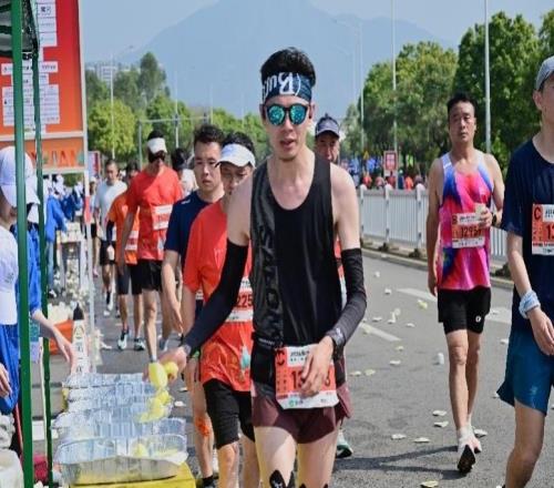 2万名跑友燃动全城，清远马拉松赛规模创历史新高