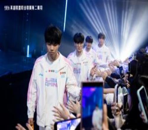 问题出在哪了BLG惨遭TES横扫无缘常规赛全胜，谁该为此揽责