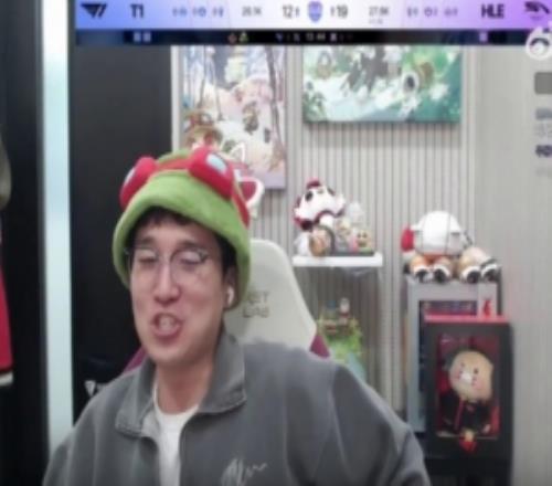 U皇:麻豆视屏三级在线观看看T1比賽跟瘋了一樣,一會喊哇哇哇,一會要輸了就喊GG