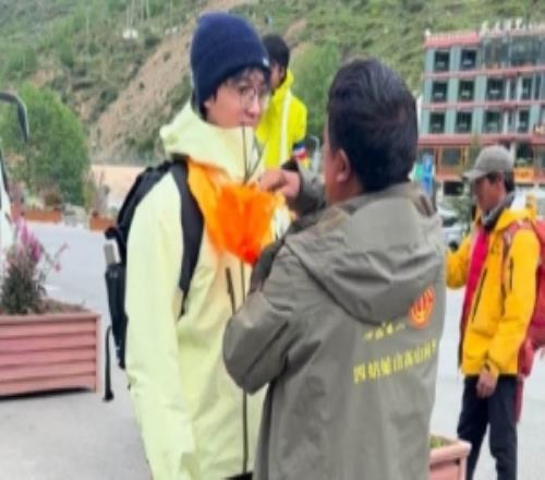 鍋盔更新動態：華鈺zika帶著掘墓的拐杖接著往前沖