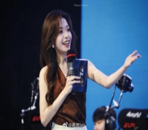 主持人希然分享照片：依賴在花園裏生長