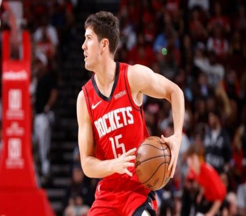 后场新星进入先发后效果不错,但这也和老鹰对火箭的防守方式相关