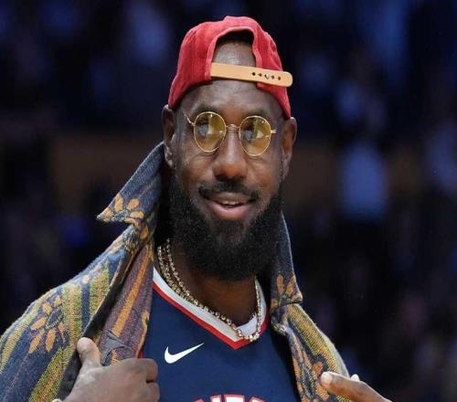 巴克利淡化湖人队勒布朗詹姆斯的伤情:“他只是年纪大了”