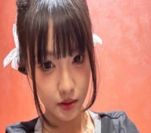 主持周敢敢分享照片:第一次现场主持,开心