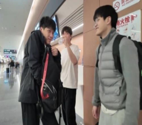 BLG選手動態：經曆了30+小時長途旅程，第一批小分隊抵達聖保羅啦