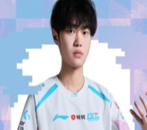 氧望体育祝贺knight出道九周年：愿你继续以中路为刃，破阵而行！