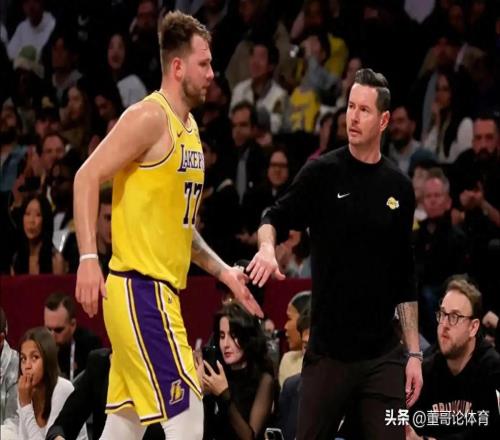 湖人大勝奇才賽后！雷迪克表揚2人，力挺失意之人，4隊有意老詹