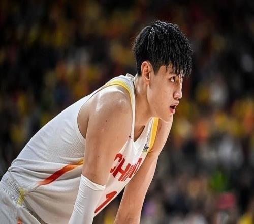 记者:曾凡博膝盖水肿积液比较严重肯定会缺席26日对阵日本的比赛