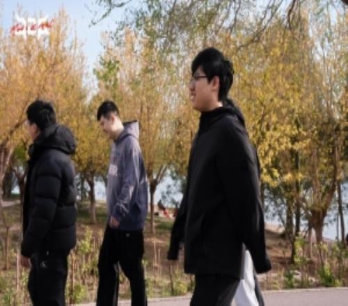 JDG分享隊員春遊照:趁春光正好,91视频下载链接一起去踏青吧