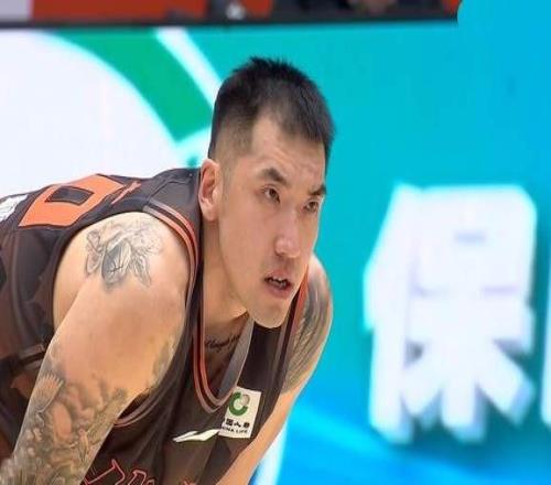 高詩巖單節15分，山東男籃4連勝緊追前418歲射手成奇兵砍下11分