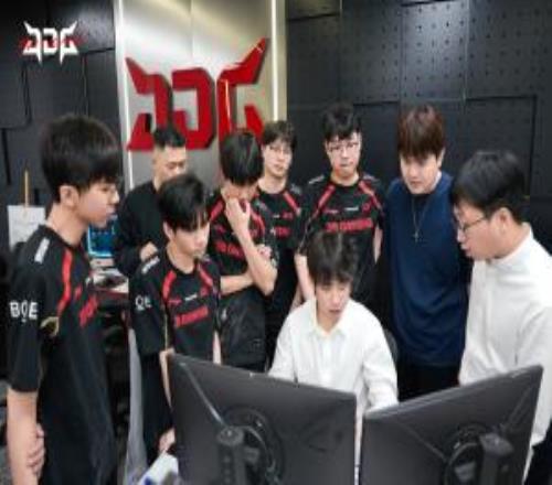 輕松橫掃LGD！JDG晉級(jí)決賽將在明日與iG爭(zhēng)奪德杯冠軍歸屬