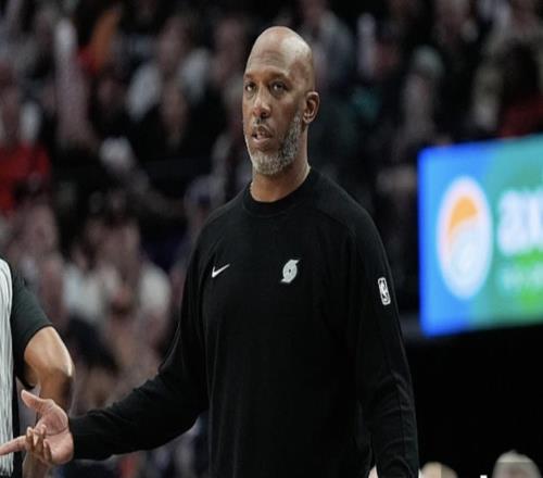 NBA開(kāi)拓者主帥比盧普斯被捕當(dāng)天執(zhí)教揭幕戰(zhàn)，中國(guó)球員楊瀚森完成首秀