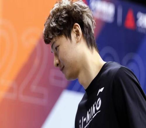 王哲林：15年赛季报销后身体跟不上NBA强度，错过了机会