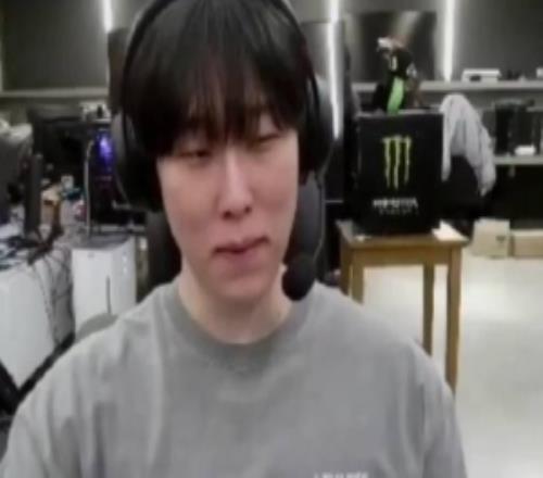 Zeka传授单排上分小技巧：首先一点就是绝对不要相信队友