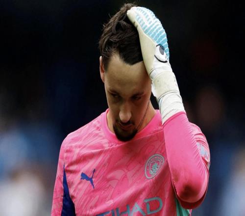 电讯报:去年特拉福德有机会拒绝曼城高薪阻碍其离开曼城