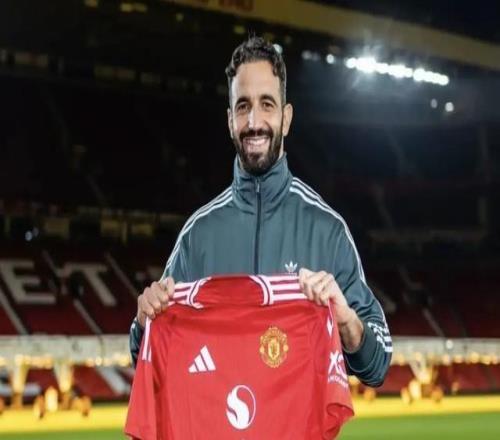 炒掉阿莫林又如何曼聯(lián)12年狂換11帥！可問(wèn)題的關(guān)鍵并非主教練