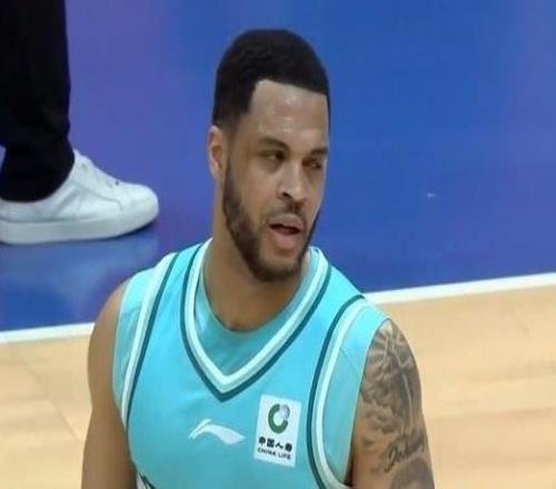 北京vs青島前瞻：許利民賽前為趙睿撿球引關注劉維偉欲終結5連敗