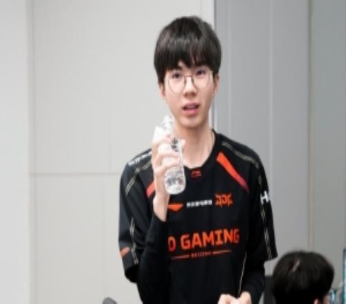 全在骂！JDG粉丝怒喷Junjia：打野莫名其妙像演员那么多局都这样